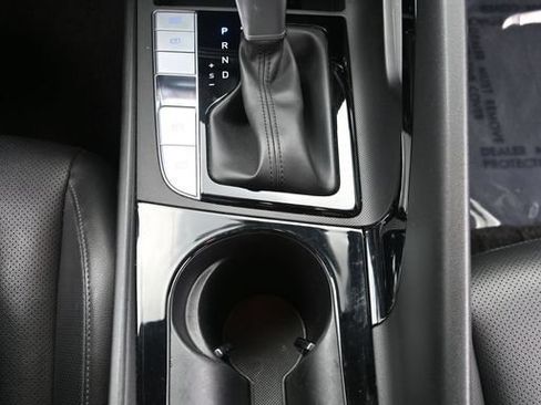 Used 2025 Hyundai Elantra Limited FWD image 18