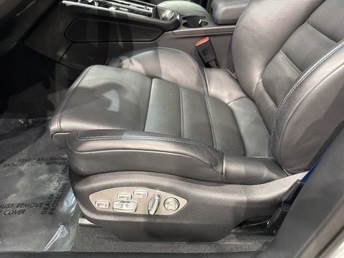 Used 2025 Porsche Macan GTS image 16