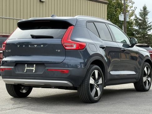 Used 2021 Volvo XC40 T5 Momentum w/ Premium Package image 5