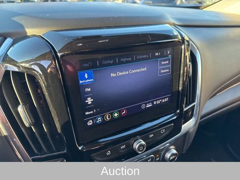 Used 2020 Chevrolet Traverse LT image 14