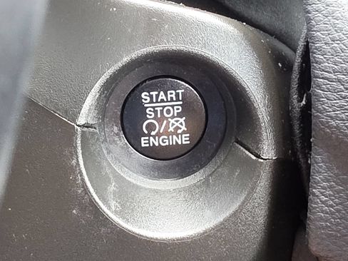 Used 2019 Jeep Compass Limited FWD image 26