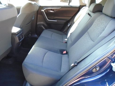 Used 2021 Toyota RAV4 XLE FWD image 10