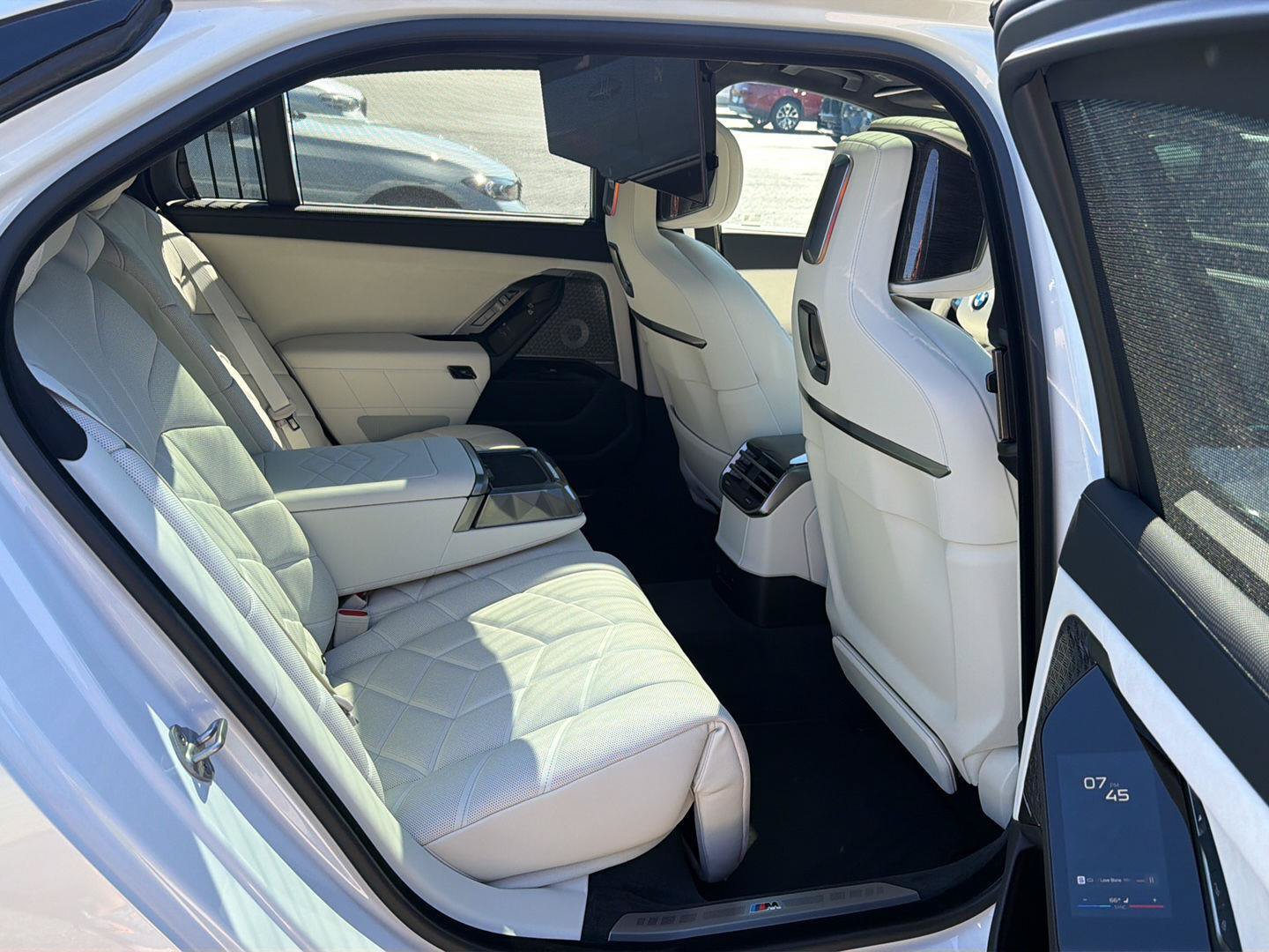 New 2027 BMW 740i RWD image 14