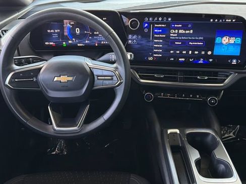 Used 2025 Chevrolet Equinox EV LT FWD image 17