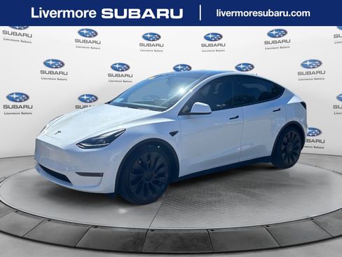 Used 2023 Tesla Model Y Long Range AWD/4WD image 1