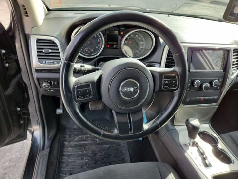 Used 2012 Jeep Grand Cherokee Laredo w/ Laredo E Group image 12