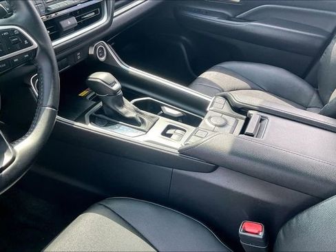 Used 2025 Toyota Grand Highlander AWD image 17