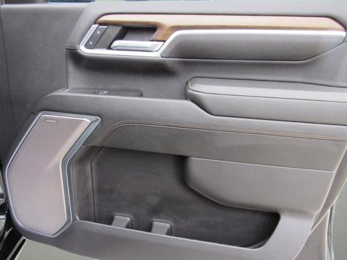 Used 2024 Chevrolet Silverado 2500 High Country image 41