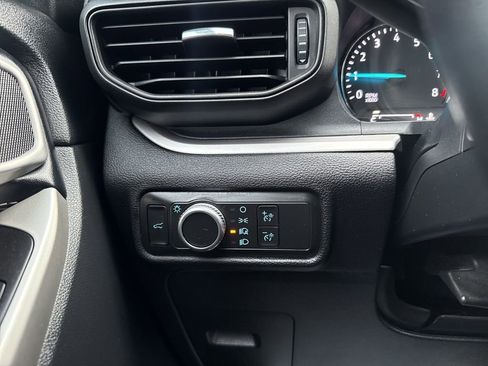 Used 2021 Ford Explorer XLT image 14