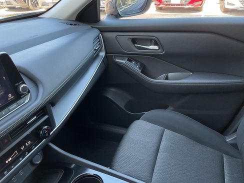 Used 2025 Nissan Rogue SV image 36