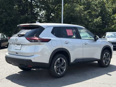 Used 2025 Nissan Rogue SV FWD image 5
