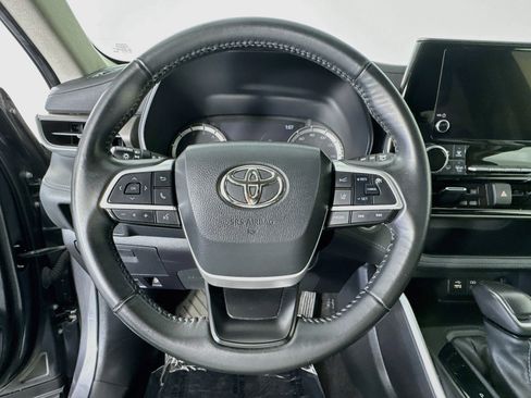 Used 2023 Toyota Highlander LE AWD/4WD image 11