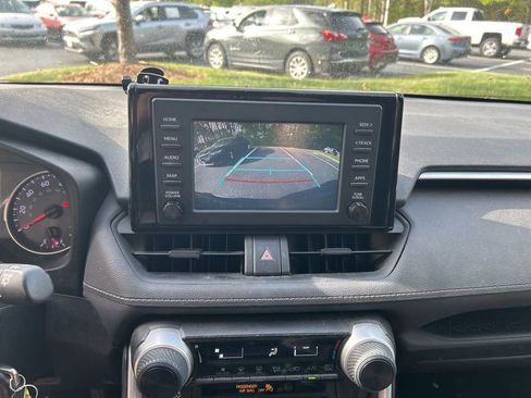 Used 2019 Toyota RAV4 LE image 4