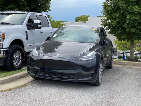 Used 2023 Tesla Model Y Long Range AWD/4WD image 3