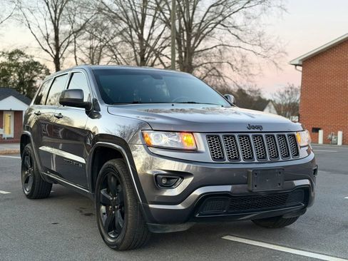 Used 2015 Jeep Grand Cherokee Altitude AWD/4WD image 8