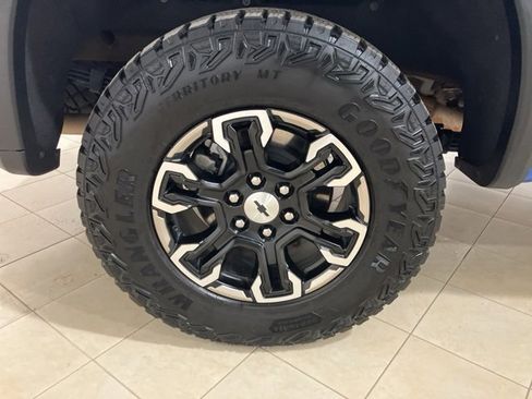 Used 2025 Chevrolet Silverado 1500 ZR2 image 29