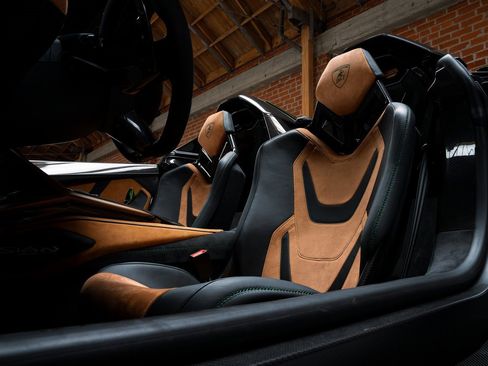 Used 2021 Lamborghini Sian Roadster image 16