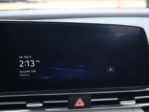 Certified 2025 Hyundai Elantra Limited FWD image 17