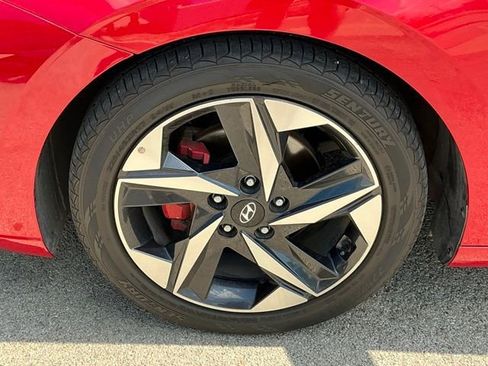 Used 2021 Hyundai Elantra Limited image 5