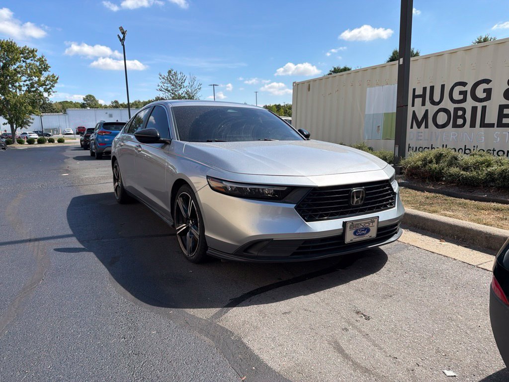 Used 2023 Honda Accord Sport image 2