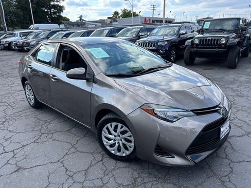 Used 2017 Toyota Corolla LE FWD image 2