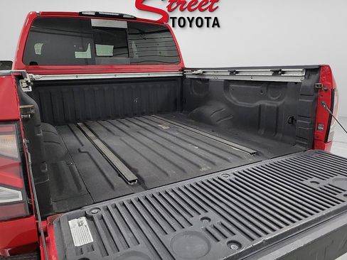 Used 2021 Nissan Titan PRO-4X w/ Pro-4x Convenience Package AWD/4WD image 7