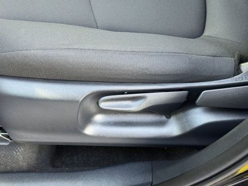 Used 2025 Toyota Corolla Cross LE image 13