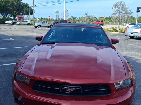 Used 2011 Ford Mustang Premium w/ 202A Rapid Spec Order Code RWD image 3