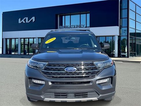 Used 2020 Ford Explorer XLT w/ Equipment Group 202A image 2