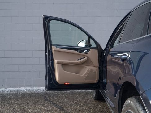 Certified 2023 Porsche Macan S image 15