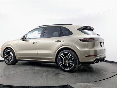 Used 2019 Porsche Cayenne Turbo w/ Premium Plus Package AWD/4WD image 6