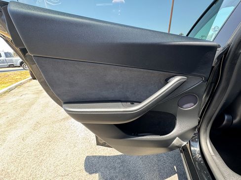 Used 2022 Tesla Model Y Performance AWD/4WD image 23