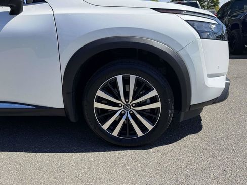 Used 2025 Nissan Pathfinder Platinum AWD/4WD image 40