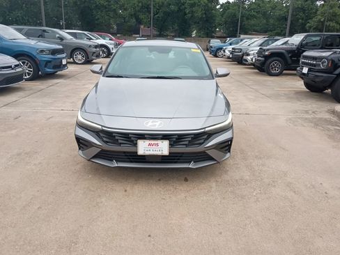 Used 2025 Hyundai Elantra SEL FWD image 5