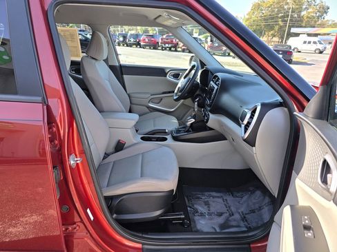 Used 2022 Kia Soul LX image 14