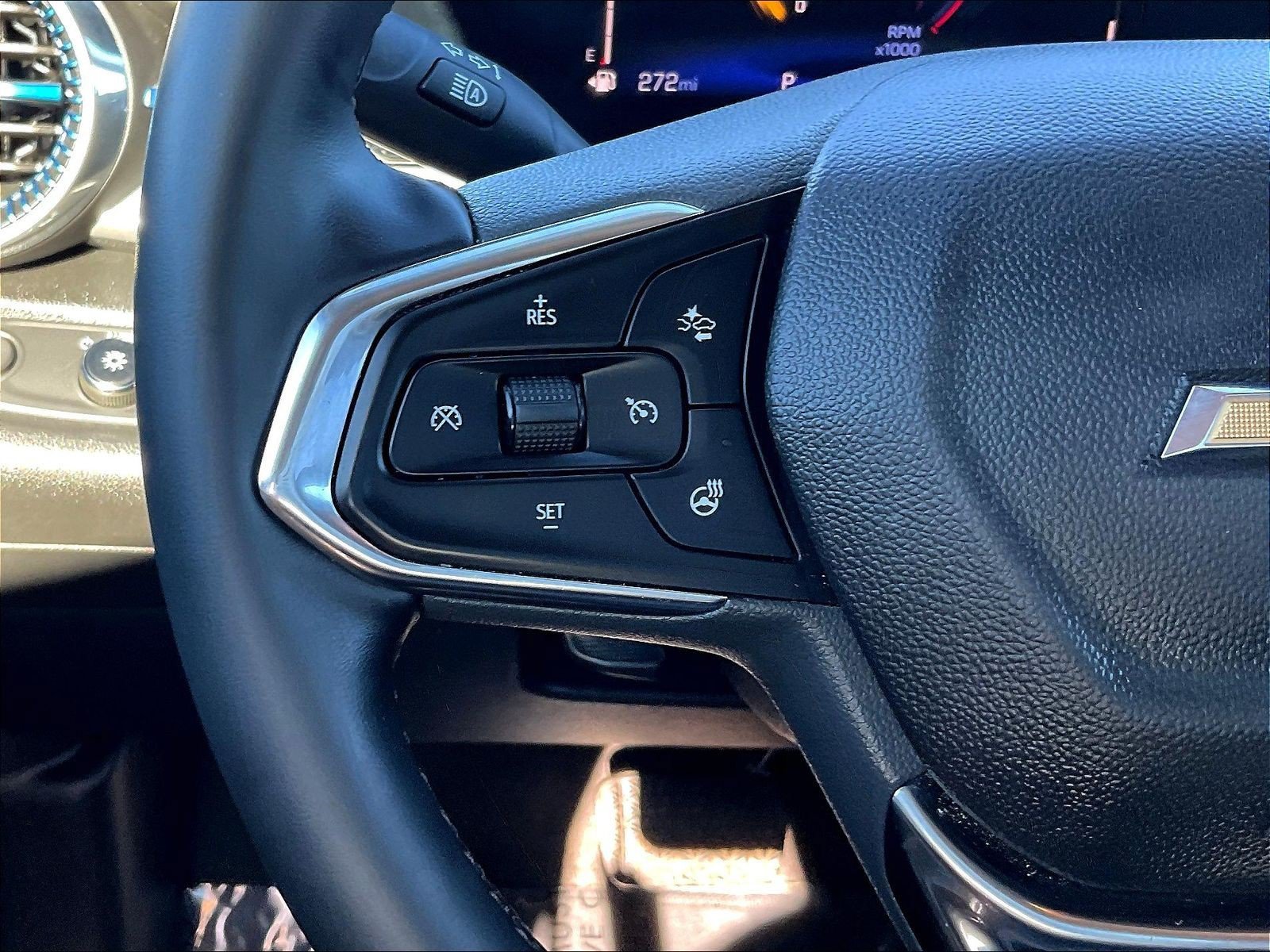 Used 2025 Chevrolet Trax LT w/ LT Convenience Package FWD image 12