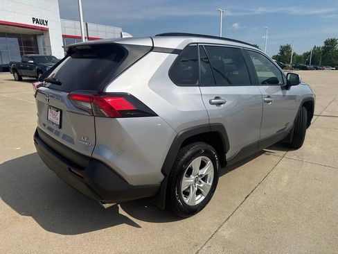 Used 2019 Toyota RAV4 LE w/ Carpet Mat Package AWD/4WD image 3