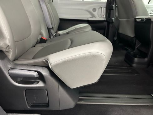 Used 2025 Toyota Sienna XLE image 55