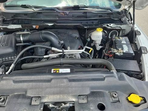 Used 2019 RAM 1500 4x4 Crew Cab Classic image 14