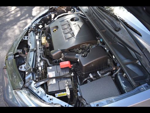 Used 2017 Toyota Corolla LE w/ Carpet Mat Package (TMS) FWD image 42