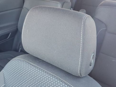 Used 2023 GMC Acadia SLE image 25