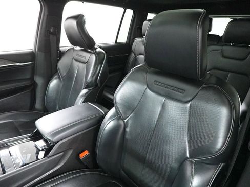 Used 2021 Jeep Grand Cherokee L Overland w/ Luxury Tech Group IV image 12