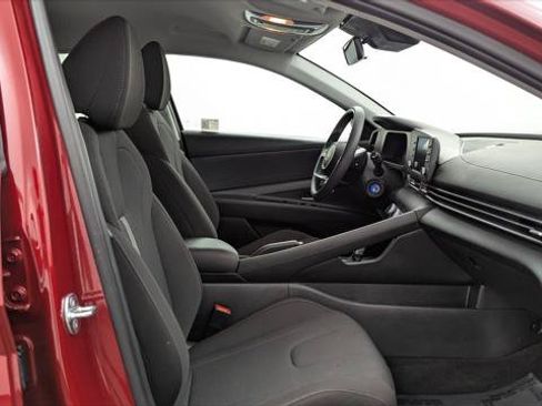 Used 2025 Hyundai Elantra SE w/ Cargo Package FWD image 21