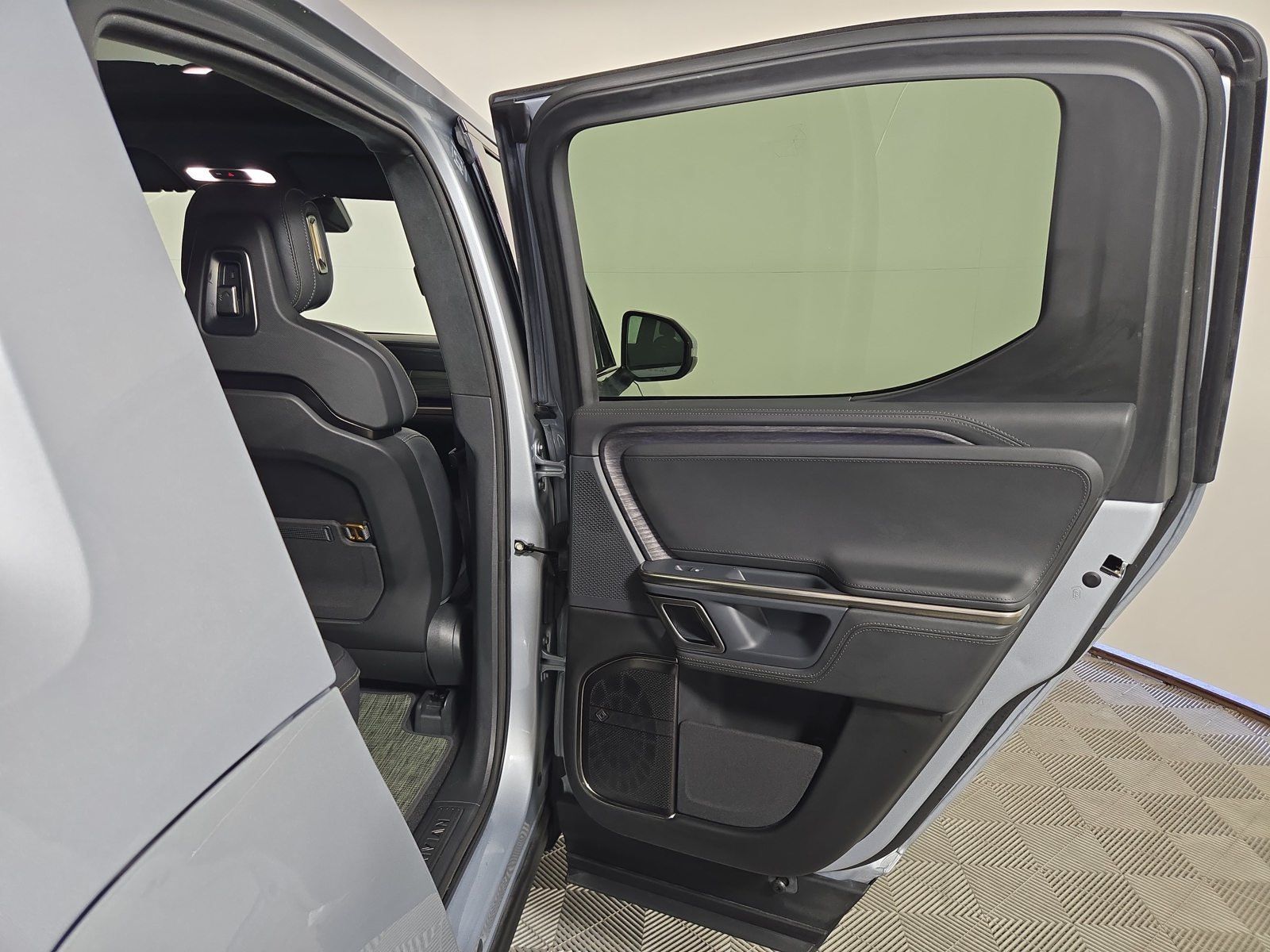 Used 2024 Rivian R1T Adventure Dual AWD/4WD image 19