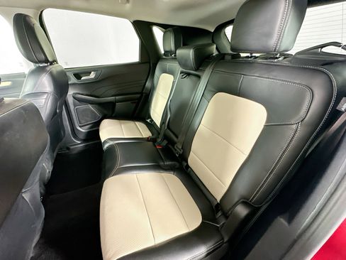 Used 2022 Ford Escape Titanium w/ Titanium Premium Package FWD image 33