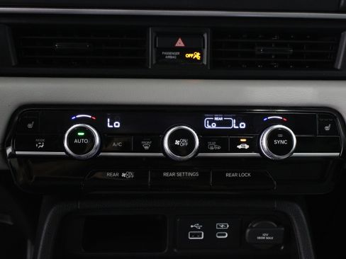 Used 2025 Honda Pilot Touring image 20