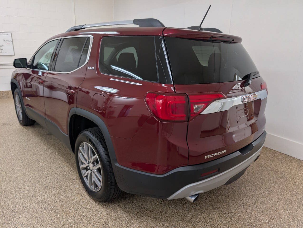 Used 2017 GMC Acadia SLE AWD/4WD image 3
