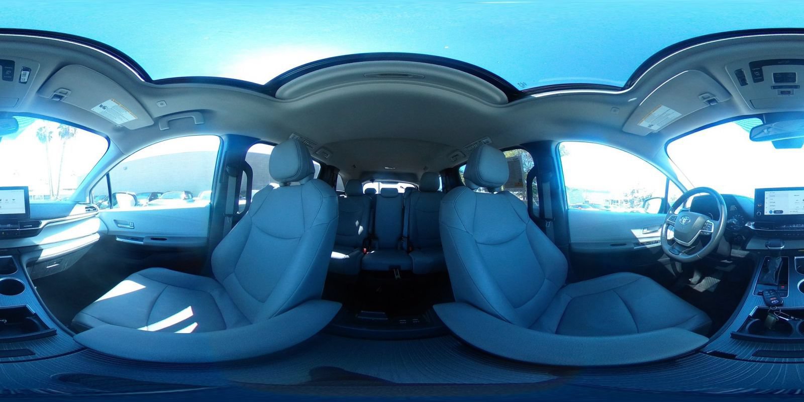 Used 2025 Toyota Sienna XLE FWD image 44