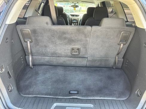 Used 2017 Chevrolet Traverse LT w/ Style and Technology Package FWD image 10