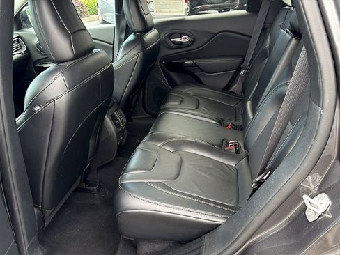 Used 2023 Jeep Cherokee Altitude Lux AWD/4WD image 6